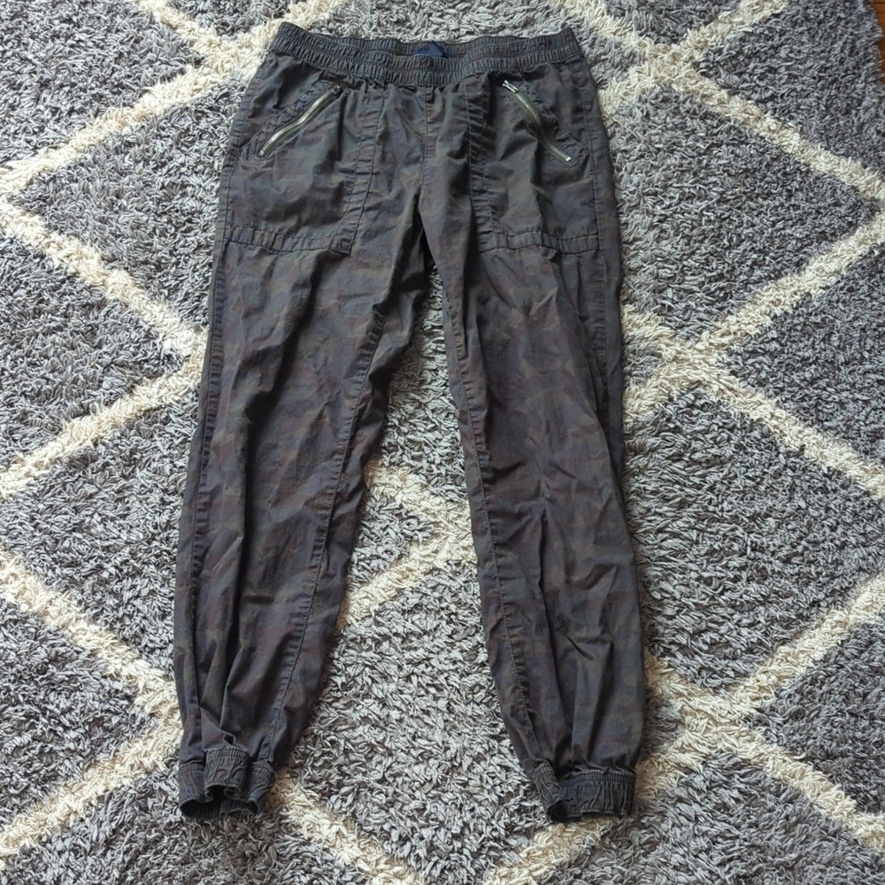 Gap Women's Elastic Waist Camo Print Joggers Zipper Pockets Size SR